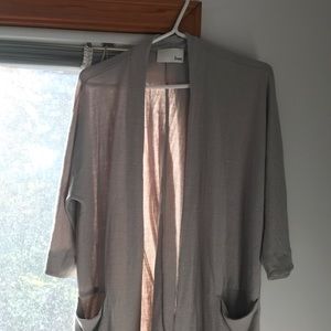 Aritzia Wilfred zlata sweater small